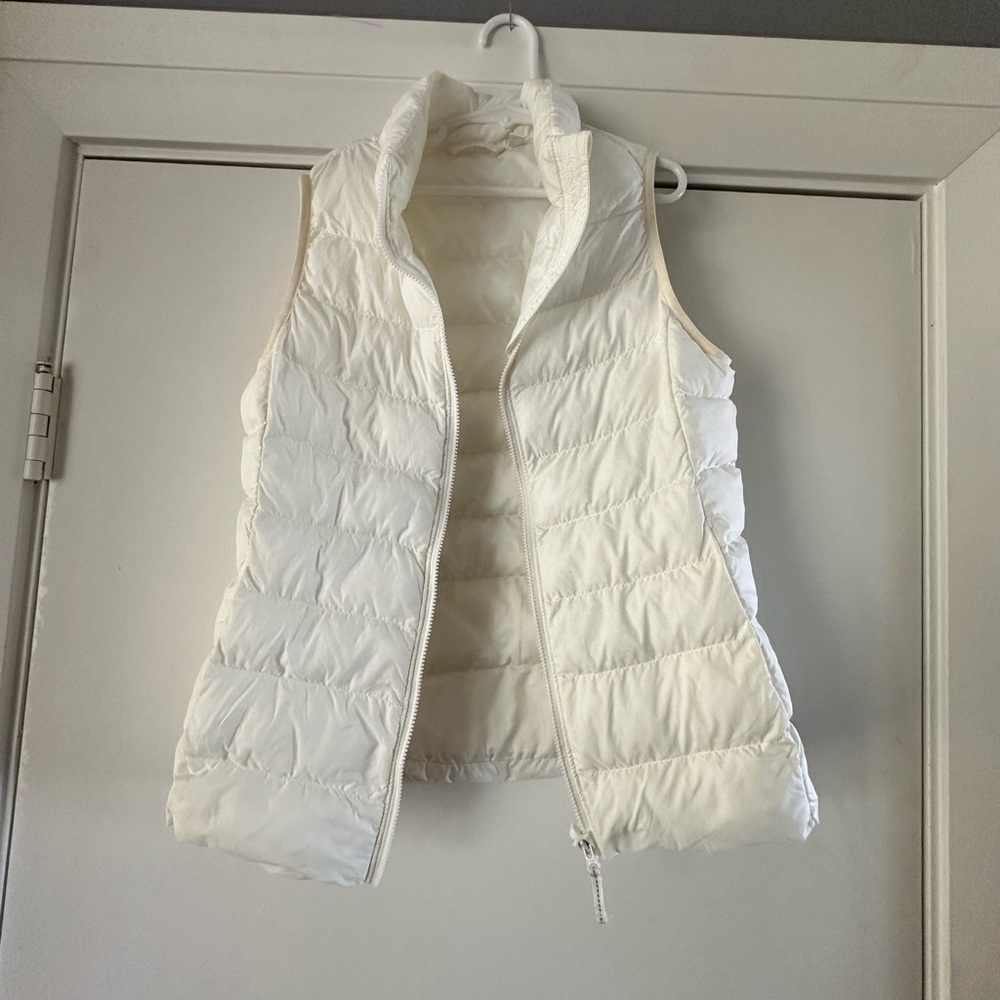 EUC Uniqlo white vest